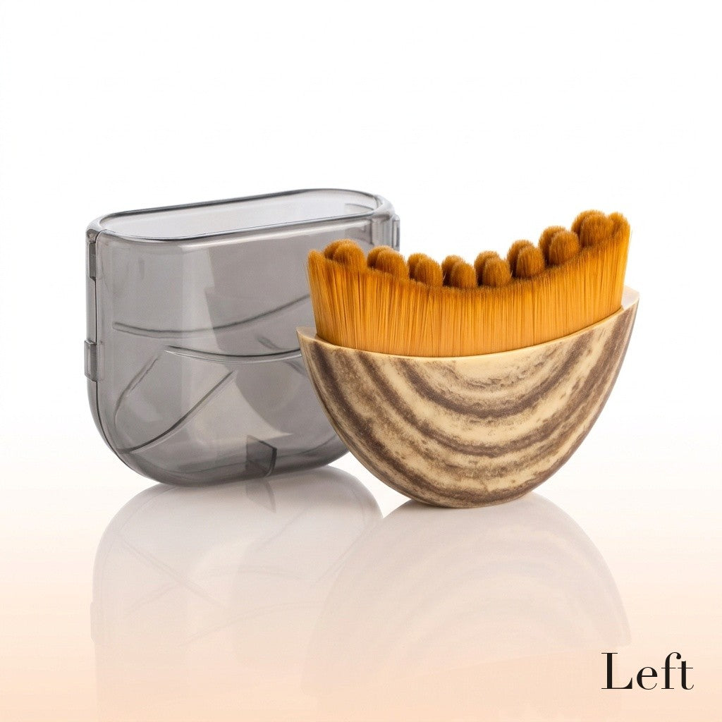 Brosse visage Left à poils ultra-doux et son étui de rangement